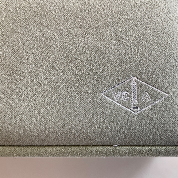 Van Cleef & Arpels Elegant Green Jewelry Box - Picture 2 of 7